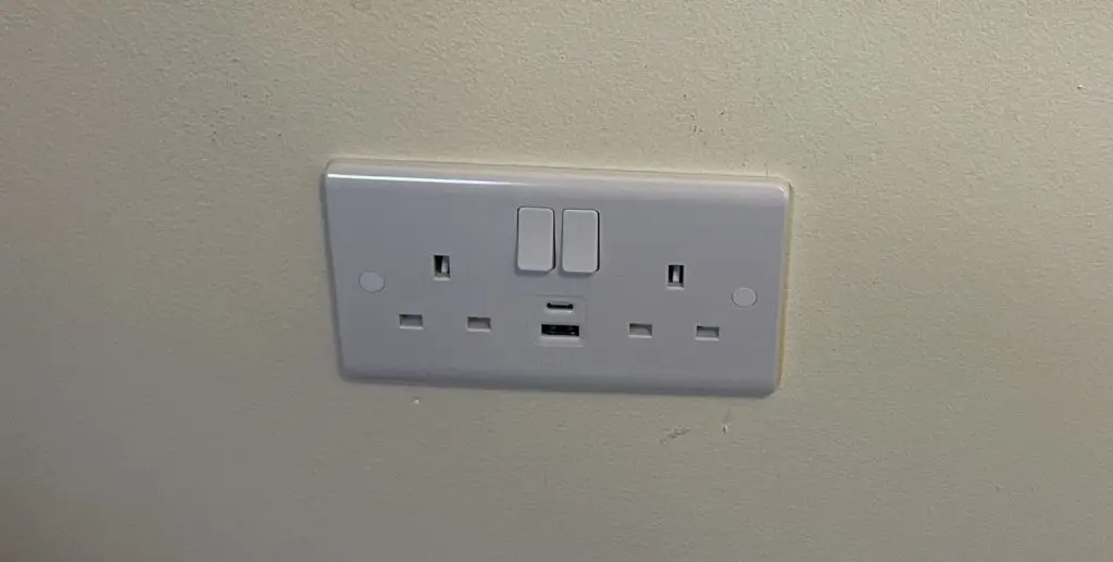 USB Socket addition Plympton 3 USB Socket